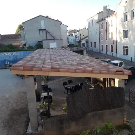 Pensjonat Le Cafe Des Fleurs Salindres
