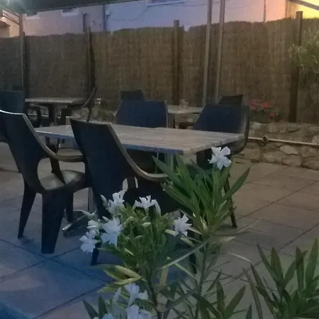 Le Cafe Des Fleurs