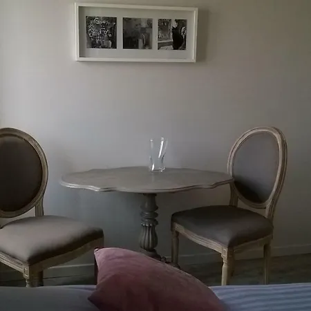 Le Cafe Des Fleurs Maison d'hôtes Salindres